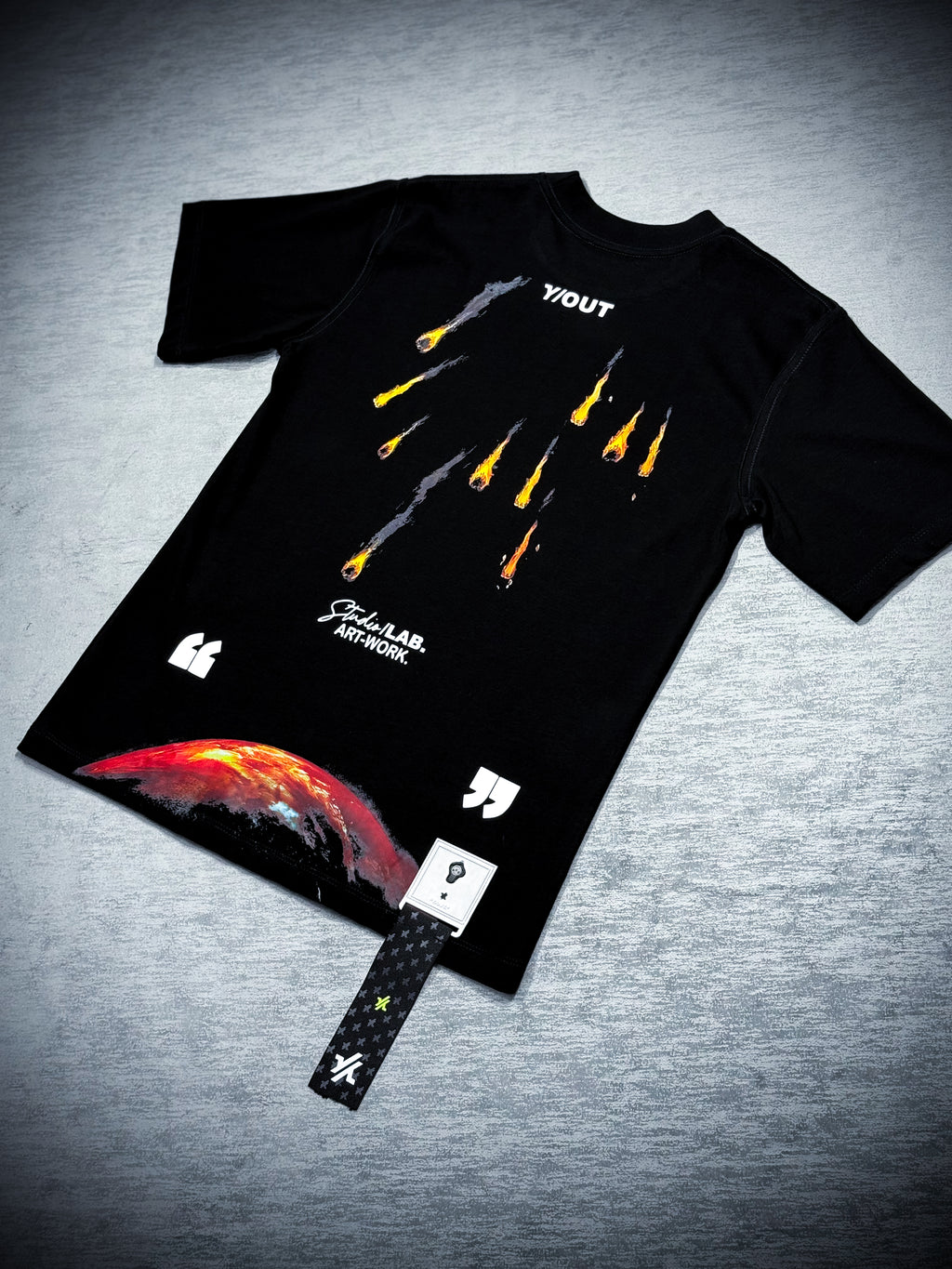 CAMISETA Y/OUT