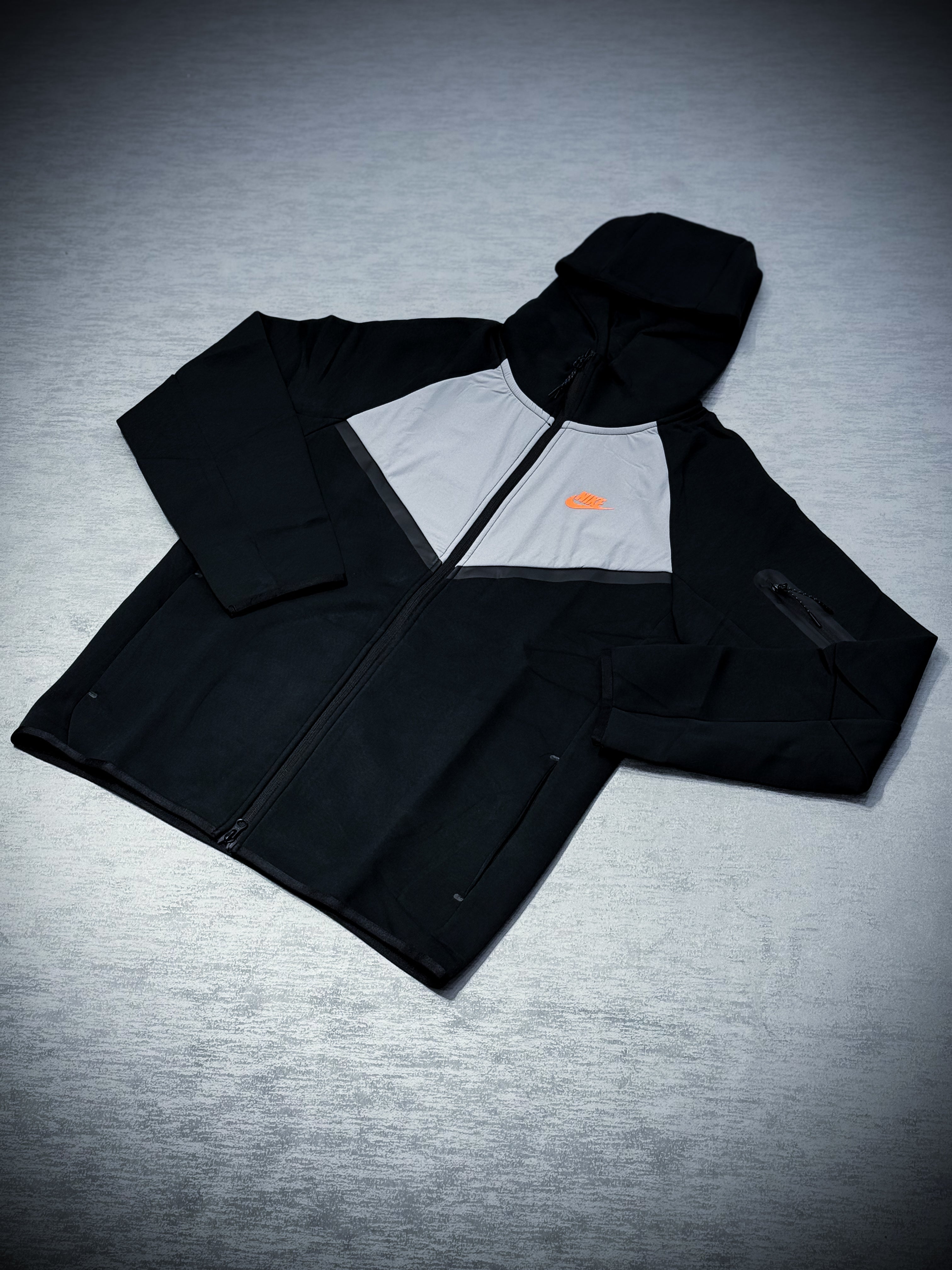 SUDADERA NIKE TECH
