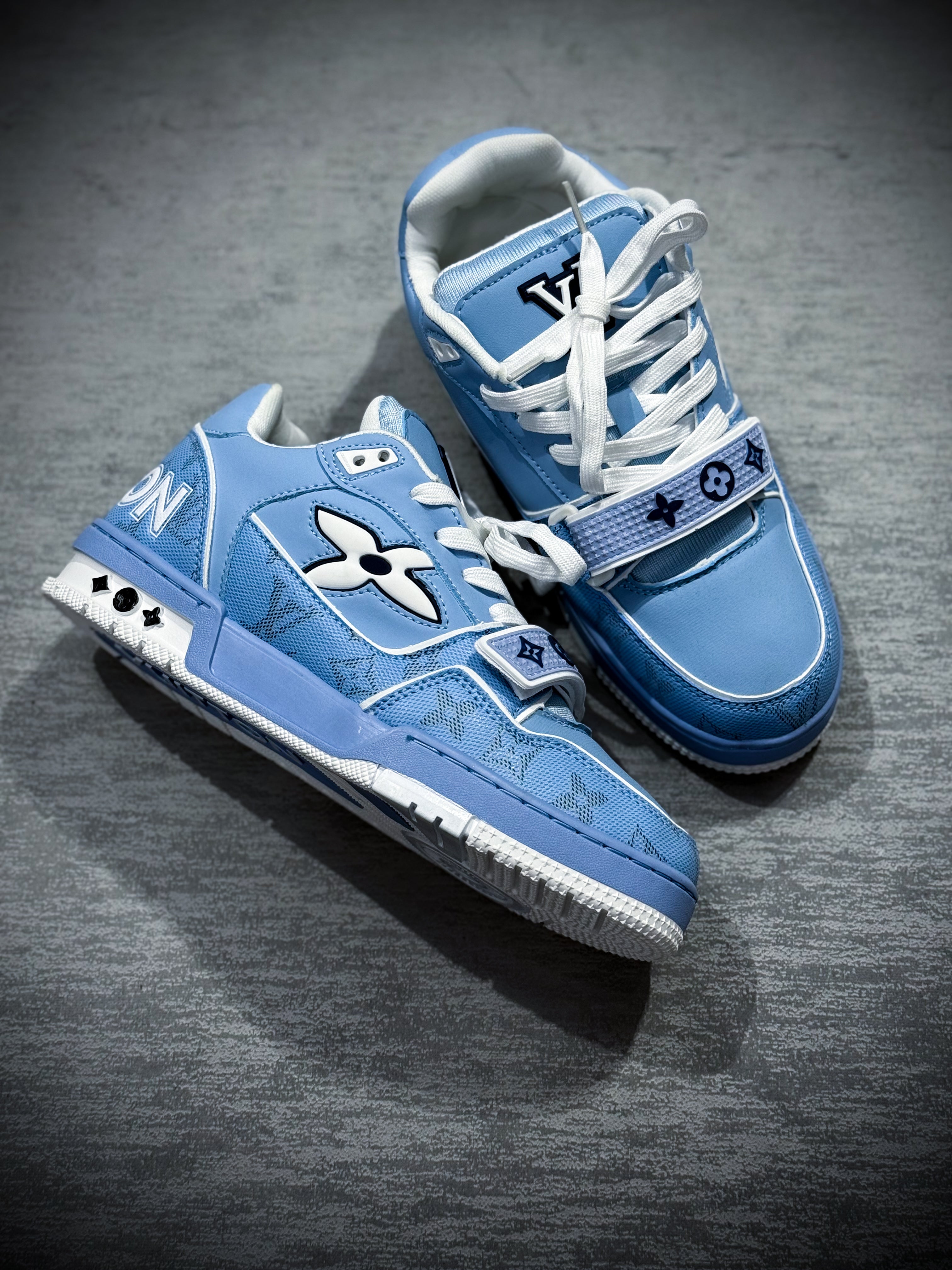 TENIS LV