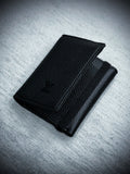 Billetera Victor en Cuero negro con logo LV grabado
